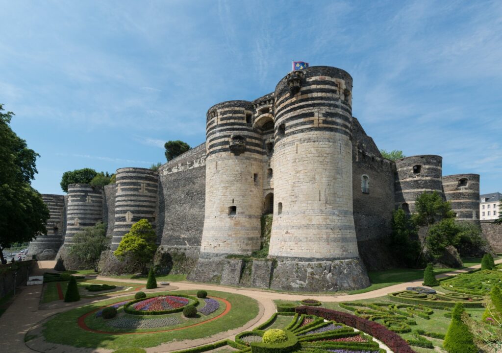 chateau angers gites maison dans les bois