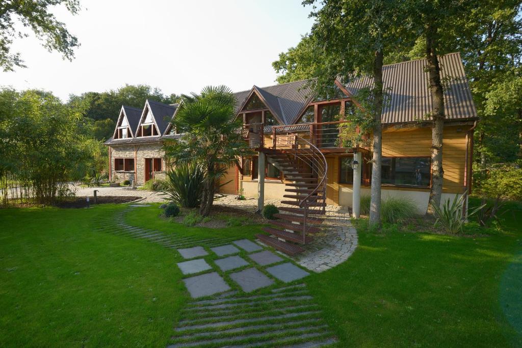 Devanture du Gîte La maison dans les bois proche d'Angers